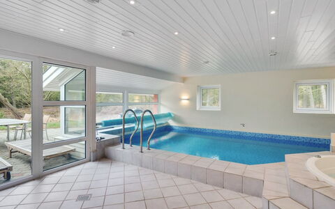 Mojag - 1Km from the Sea: Flooring, Decke, Interior Design, Fussboden, Schwimmbad, Resort, Hartholz, Holzboden, Hotel, Design