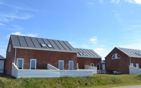 Auti - 2.3Km from the Sea: Gras, Haus, Dach, Hütte, Zuhause, Strauch, Bauernhaus, Grundstueck, Ländliches Gebiet