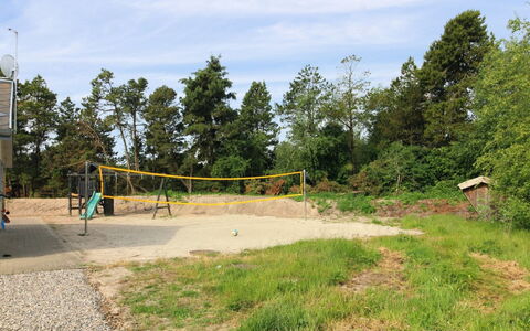Nael - 1.6Km from the Sea: Baum, Grundstueck, Boden, Schatten, Sand, Park, Immergrün
