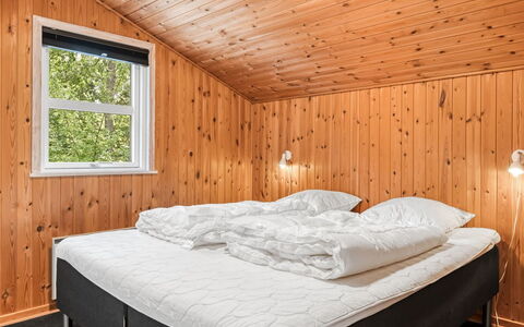 Troen - 3.8Km from the Sea: Holz, Schlafzimmer, Bett, Decke, Einfrieren, Bedding, Bettrahmen, Bettdecke, Schnee, Hartholz