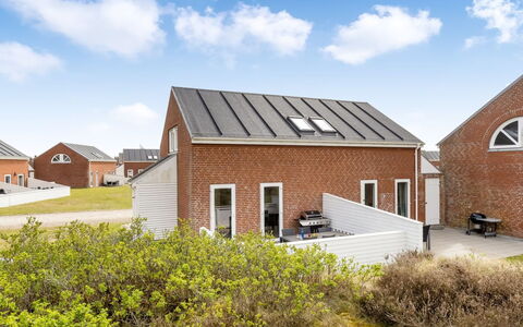 Aswith - 2.3Km from the Sea: Möbel, Holz, Interior Design, Flooring, Fussboden, Stuhl, Zimmer, Decke, Wohnzimmer, Wohnung
