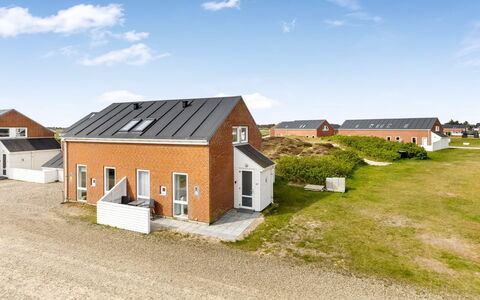 Aswith - 2.3Km from the Sea: Möbel, Holz, Interior Design, Flooring, Fussboden, Stuhl, Zimmer, Decke, Wohnzimmer, Wohnung