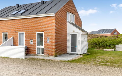 Aswith - 2.3Km from the Sea: Möbel, Holz, Interior Design, Flooring, Fussboden, Stuhl, Zimmer, Decke, Wohnzimmer, Wohnung