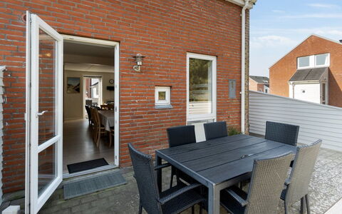 Byriel - 2.3Km from the Sea: Gebäude, Haus, Fenster, Zuhause, Dach, Wohngebiet, Strauch, Hütte, Grundstueck