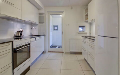 Daya - 2.3Km from the Sea: Küchengerät, Küche, Flooring, Countertop, Interior Design, Major Appliance, Fussboden, Decke, Cabinetry, Zimmer