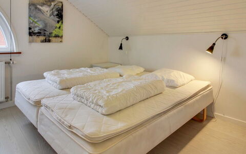 Daya - 2.3Km from the Sea: Bett, Schlafzimmer, Bedding, Bettdecke, Fussboden, Interior Design, Flooring, Holz, Möbel, Linens