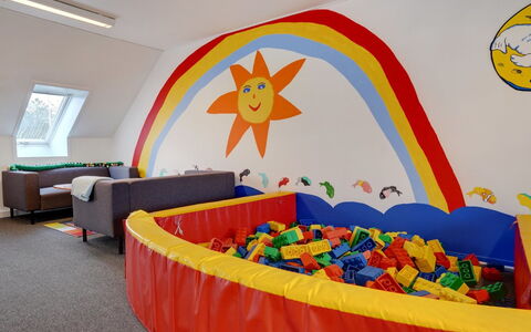 Daya - 2.3Km from the Sea: Interior Design, Fussboden, Zimmer, Decke, Kind, Abspielen