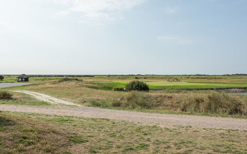 Helvig - 2.3Km from the Sea: Himmel, Gras, Natürlichen Umgebung, Grün, Wiese, Ökoregion, Einfach, Horizont, Natürliche Landschaft, Feld