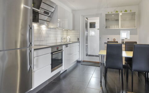 Alvild - 2.3Km from the Sea: Küche, Flooring, Küchengerät, Interior Design, Möbel, Countertop, Fussboden, Major Appliance, Decke, Cabinetry