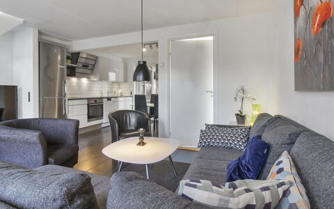 Alvild - 2.3Km from the Sea: Möbel, Interior Design, Couch, Flooring, Fussboden, Wohnzimmer, Zimmer, Decke, Wohnung, Beleuchtung