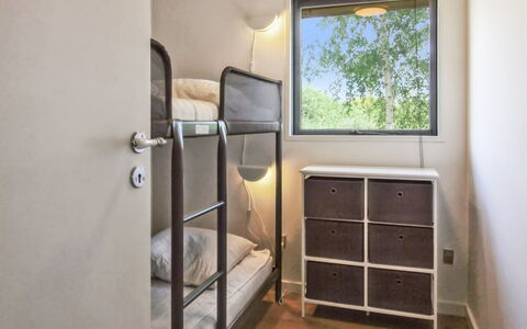 Kabbi - 2.6Km from the Sea: Bett, Schlafzimmer, Interior Design, Bettdecke, Bedding, Möbel, Bettrahmen, Decke, Zimmer, Fussboden