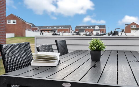 Iffuer - 2.3Km from the Sea: Möbel, Interior Design, Stuhl, Flooring, Tabelle, Resort, Fussboden, Decke, Zimmer, Eco Hotel