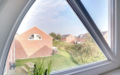 Herward - 2.3Km from the Sea: Verbundwerkstoff, Daylighting, Glas, Schiebefenster, Abstellgleis