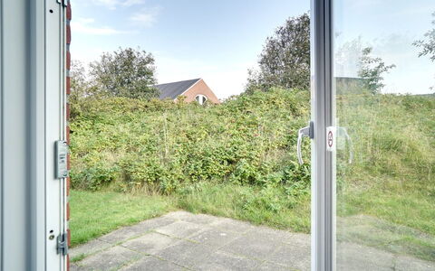 Herward - 2.3Km from the Sea: Wohngebiet, Dach, Vorort, Auffahrt, Estate, Kamin
