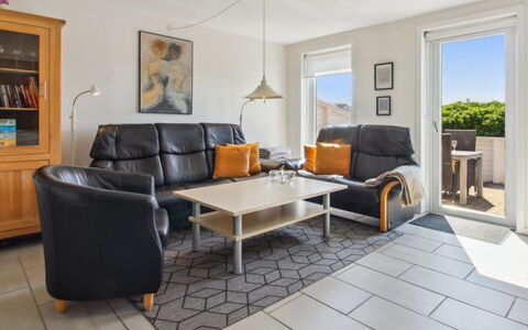 Faidra - 2.5Km from the Sea: Möbel, Flooring, Interior Design, Fussboden, Holz, Couch, Decke, Beleuchtung, Zimmer, Wohnzimmer