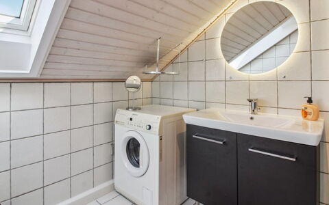 Faidra - 2.5Km from the Sea: Flooring, Armatur, Interior Design, Fussboden, Decke, Sinken, Zapfhahn, Installation, Badezimmer, Badezimmerschrank