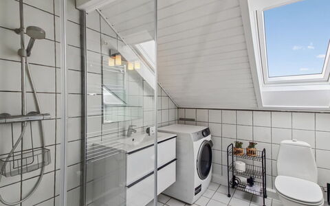 Gaida - 2.3Km from the Sea: Flooring, Fussboden, Decke, Interior Design, Armatur, Fliese, Installation, Light Fixture, Zapfhahn