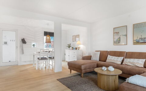 Anelia - 2.3Km from the Sea: Möbel, Interior Design, Flooring, Fussboden, Couch, Holzboden, Holz, Wohnzimmer, Decke, Zimmer