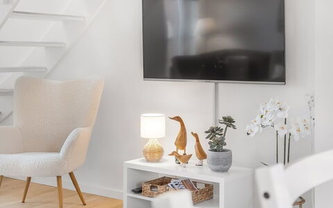 Anelia - 2.3Km from the Sea: Möbel, Interior Design, Fernsehen, Elektronisches Gerät, Fernsehgerät, Wohnzimmer, Flooring, Zuhause, Fussboden