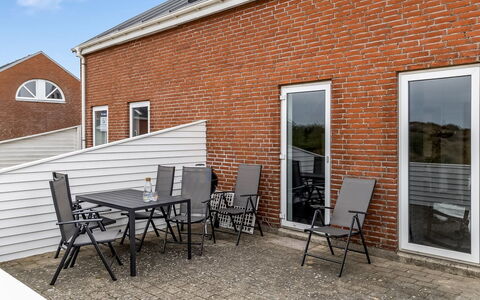 Sighwald - 2.3Km from the Sea: Hütte, Zuhause, Haus, Dach, Veranda, Estate, Abstellgleis, Gartenbauten, Bauernhaus, Garten