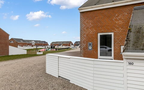 Sighwald - 2.3Km from the Sea: Hütte, Zuhause, Haus, Dach, Veranda, Estate, Abstellgleis, Gartenbauten, Bauernhaus, Garten