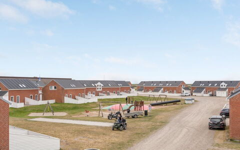 Sighwald - 2.3Km from the Sea: Hütte, Zuhause, Haus, Dach, Veranda, Estate, Abstellgleis, Gartenbauten, Bauernhaus, Garten