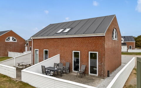 Sighwald - 2.3Km from the Sea: Hütte, Zuhause, Haus, Dach, Veranda, Estate, Abstellgleis, Gartenbauten, Bauernhaus, Garten