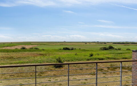Ønd - 2.5Km from the Sea: Strauch, Urban Design, Ground, Backstein, Wohnung, Estate, Mauerwerk, Balkon, Landscaping