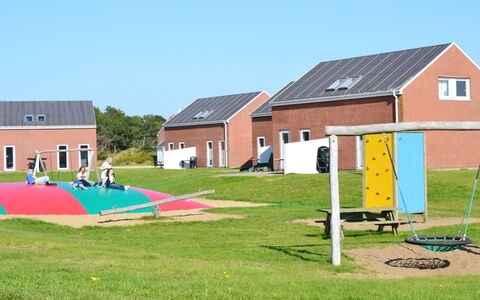 Nayana - 2.3Km from the Sea: Schwimmbad, Resort, Eco Hotel, Schatten, Hotel, Landscaping, Villa, Ferienort, Balkon