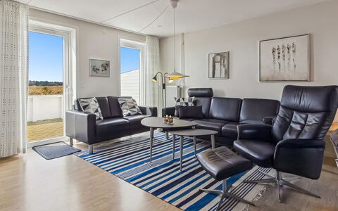Nayana - 2.3Km from the Sea: Möbel, Flooring, Fussboden, Interior Design, Couch, Wohnzimmer, Wohnung, Zuhause, Stuhl, Holzboden