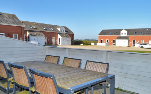 Alfa - 2.3Km from the Sea: Dach, Haus, Grundstueck, Zuhause, Hütte, Estate, Gartenbauten, Schatten, Blockhaus, Landscaping