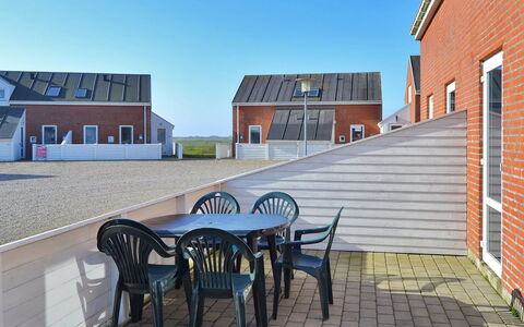 Alfa - 2.3Km from the Sea: Dach, Haus, Grundstueck, Zuhause, Hütte, Estate, Gartenbauten, Schatten, Blockhaus, Landscaping