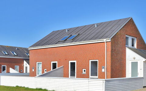 Alfa - 2.3Km from the Sea: Wohnung, Schatten, Balkon, Stuhl, Zaun, Gartenmöbel, Aluminium, Kunstrasen