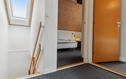 Alfa - 2.3Km from the Sea: Wohnung, Schatten, Balkon, Stuhl, Zaun, Gartenmöbel, Aluminium, Kunstrasen