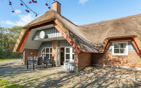 Albin - 2.8Km from the Sea: Dach, Haus, Wohngebiet, Zuhause, Estate, Hütte, Design