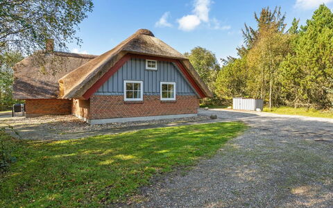 Albin - 2.8Km from the Sea: Dach, Haus, Wohngebiet, Zuhause, Estate, Hütte, Design