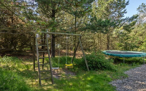 Henriethe - 1.1Km from the Sea: Hütte, Garten, Abstellgleis, Gartenbauten, Schatten, Garten, Hinterhof, Rasen, Bauernhaus, Landscaping