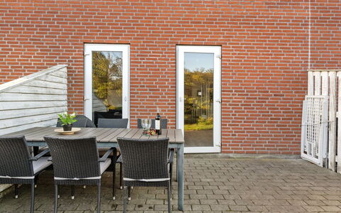 Enita - 2.3Km from the Sea: Haus, Dach, Zuhause, Hütte, Schuppen, Gartenbauten, Abstellgleis, Garten, Blockhaus, Hütte