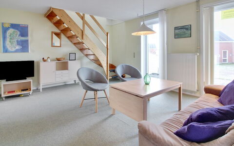 Aya - 2.3Km from the Sea: Gebäude, Haus, Fenster, Zuhause, Dach, Wohngebiet, Strauch, Hütte, Grundstueck