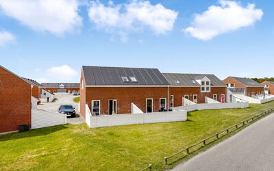 Nils - 2.3Km from the Sea