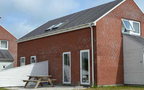 Edeltraud - 2.3Km from the Sea: Dach, Haus, Grundstueck, Zuhause, Hütte, Estate, Gartenbauten, Schatten, Blockhaus, Landscaping