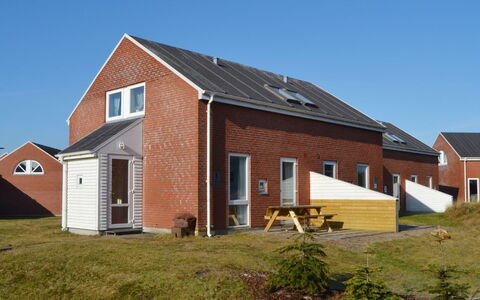 Edeltraud - 2.3Km from the Sea: Dach, Haus, Grundstueck, Zuhause, Hütte, Estate, Gartenbauten, Schatten, Blockhaus, Landscaping