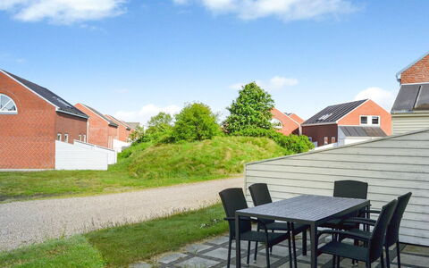 Edeltraud - 2.3Km from the Sea: Dach, Haus, Grundstueck, Zuhause, Hütte, Estate, Gartenbauten, Schatten, Blockhaus, Landscaping