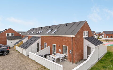 Mariam - 2.3Km from the Sea: Dach, Haus, Grundstueck, Zuhause, Hütte, Estate, Gartenbauten, Schatten, Blockhaus, Landscaping