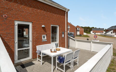 Mariam - 2.3Km from the Sea: Dach, Haus, Grundstueck, Zuhause, Hütte, Estate, Gartenbauten, Schatten, Blockhaus, Landscaping