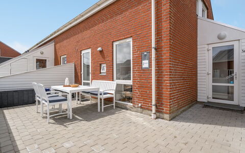Mariam - 2.3Km from the Sea: Dach, Haus, Grundstueck, Zuhause, Hütte, Estate, Gartenbauten, Schatten, Blockhaus, Landscaping