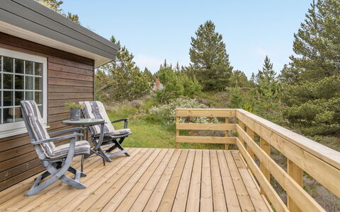 Mariette - 3.1Km from the Sea: Holz, Veranda, Hartholz, Planke, Möbel, Grundstueck, Deck, Holzbeize, Hütte, Gartenmöbel