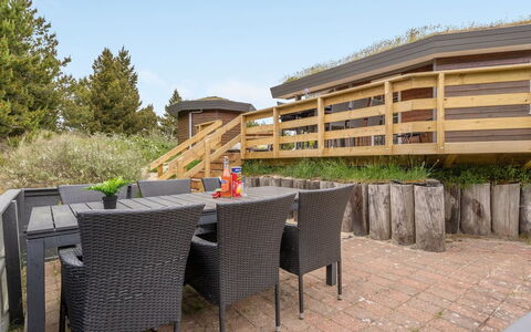 Mariette - 3.1Km from the Sea: Holz, Holzbeize, Hartholz, Deck, Planke, Veranda, Gartenmöbel, Garten, Holz, Eco Hotel