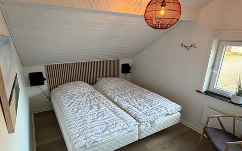 Adils - 2.5Km from the Sea: Schlafzimmer, Holz, Bett, Interior Design, Möbel, Flooring, Fussboden, Bedding, Bettdecke, Decke