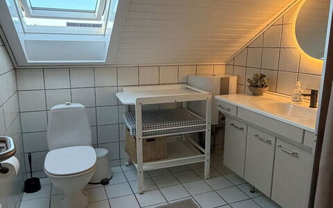 Adils - 2.5Km from the Sea: Armatur, Sinken, Flooring, Fussboden, Bad Sink, Interior Design, Zapfhahn, Badezimmer, Installation, Toilette
